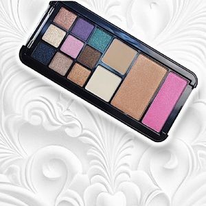 5/$25 * Too Faced jingle all the way palette*